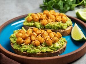 avocado-chickpea-salad-sandwich